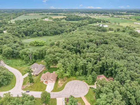 81 Morena Ter, Crown Point, IN 46307