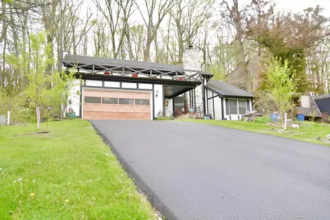 456 Roxbury Rd, Valparaiso, IN 46385