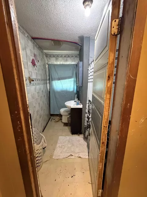 Bath - 3905 Tennessee St, Gary, IN 46409 photo 1 of 1
