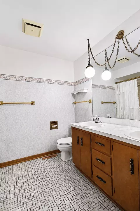 Bath - 8210 Tapper Ave, Munster, IN 46321 photo 2 of 2