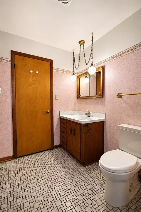Bath - 8210 Tapper Ave, Munster, IN 46321 photo 1 of 2
