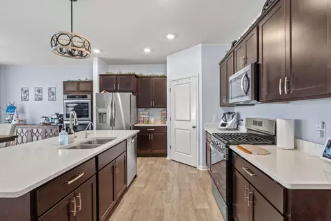 Kitchen - 7620 W 105th Pl, Crown Point, IN 46307 photo 2 of 3