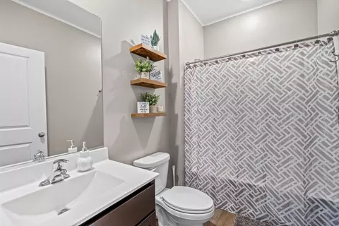 Bath - 7620 W 105th Pl, Crown Point, IN 46307 photo 2 of 2