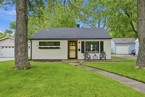 323 S Pettibone St, Crown Point, IN 46307