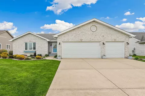 557 Rose Bush Ln, Dyer, IN 46311