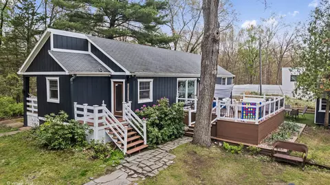 221 Shady Oak Dr, Michigan City, IN 46360
