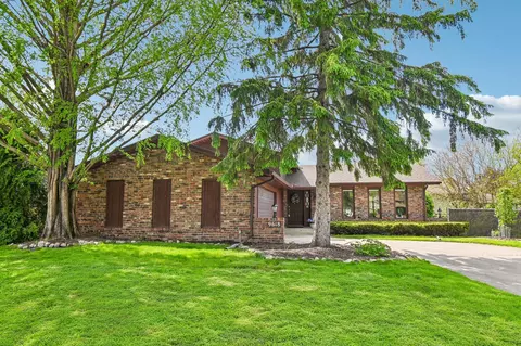 9618 Walnut Dr, Munster, IN 46321