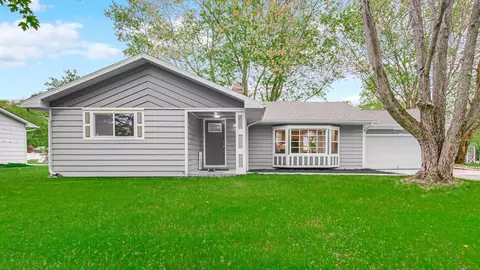 1248 Dogwood Dr, Chesterton, IN 46304