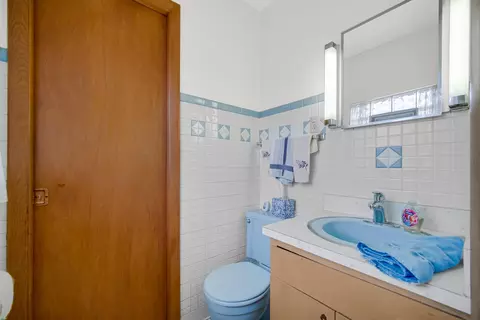 Bath - 1941 Schrage Ave, Whiting, IN 46394 photo 1 of 2