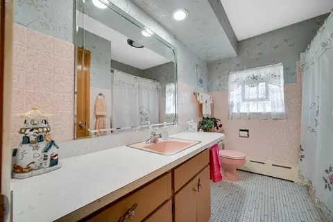 Bath - 1941 Schrage Ave, Whiting, IN 46394 photo 2 of 2