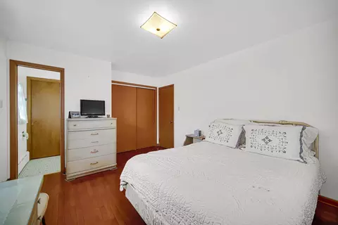 Bedroom - 1941 Schrage Ave, Whiting, IN 46394 photo 2 of 4