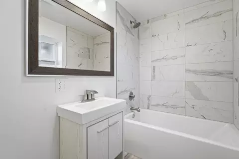 Bath - 7325 Locust Ave, Gary, IN 46403 photo 4 of 5