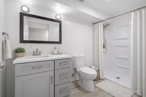 Bath - 7325 Locust Ave, Gary, IN 46403 photo 1 of 5