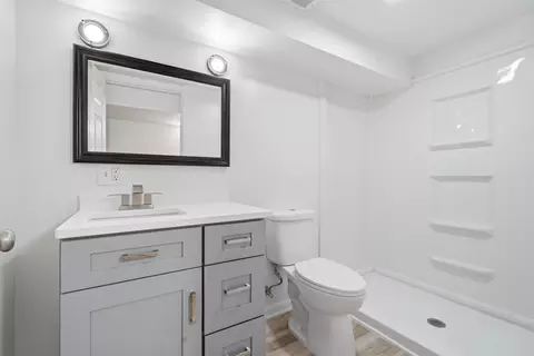 Bath - 7325 Locust Ave, Gary, IN 46403 photo 5 of 5