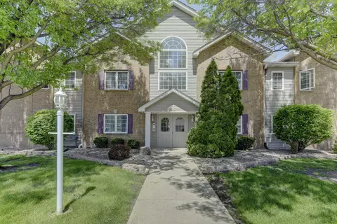 2515 Longwood Dr #102, Highland, IN 46322