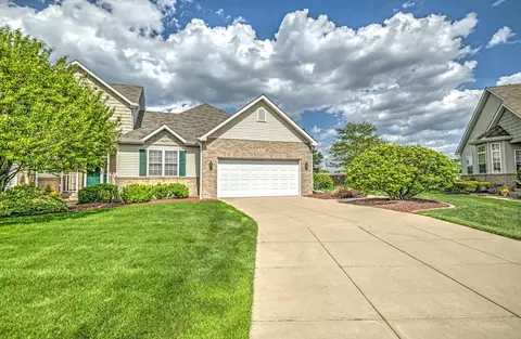 8113 Victoria Pl, Crown Point, IN 46307