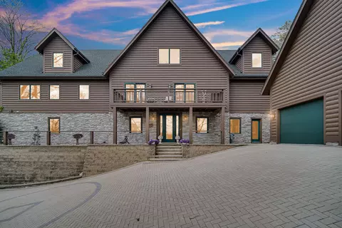 12 Ridge Dr, Dune Acres, IN 46304