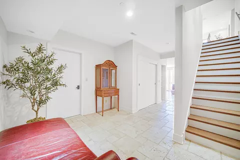 Entry Way - 12 Ridge Dr, Dune Acres, IN 46304 photo 6 of 7