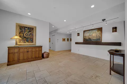 Entry Way - 12 Ridge Dr, Dune Acres, IN 46304 photo 4 of 7