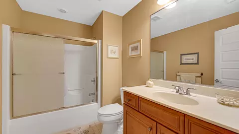 Bath - 239 Edgewood Dr, Valparaiso, IN 46385 photo 3 of 4