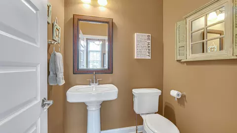 Bath - 239 Edgewood Dr, Valparaiso, IN 46385 photo 2 of 4