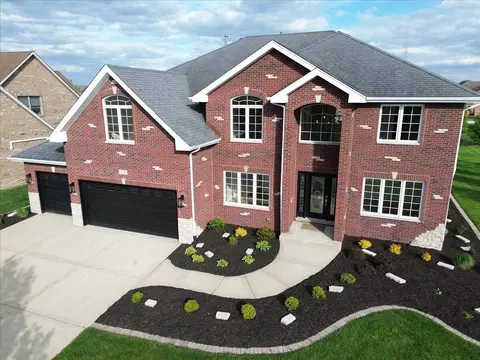 10407 Golden Arch Ave, Saint John, IN 46373