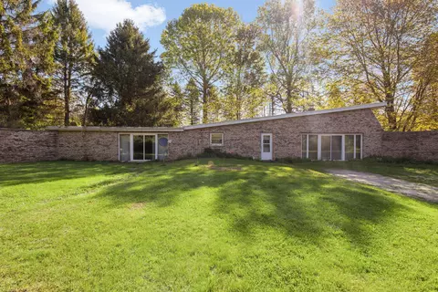 1233 E 800, La Porte, IN 46350
