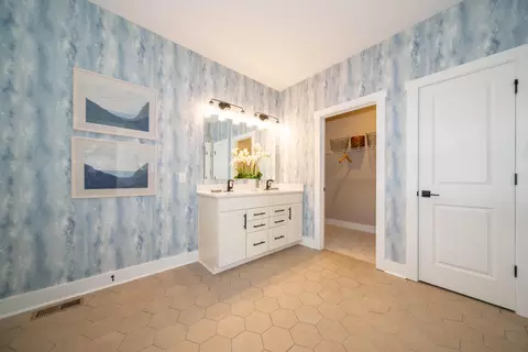 Bath - 4101 Brigata Dr, Valparaiso, IN 46385 photo 1 of 3