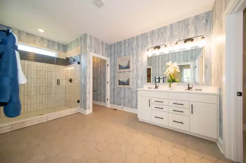 Bath - 4101 Brigata Dr, Valparaiso, IN 46385 photo 2 of 3