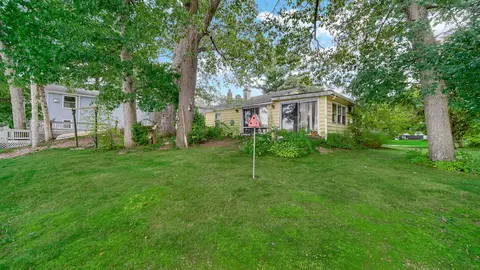 20906 S Lake Dr, Walkerton, IN 46574