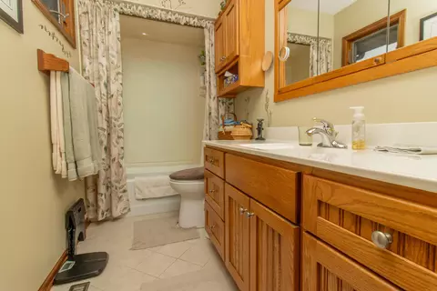 Bath - 9838 Redbud Rd, Munster, IN 46321 photo 1 of 2