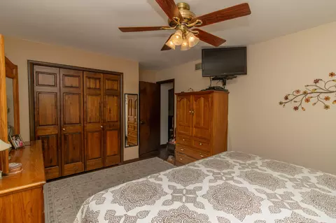 Bedroom - 9838 Redbud Rd, Munster, IN 46321 photo 2 of 4