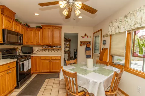 Kitchen - 9838 Redbud Rd, Munster, IN 46321 photo 2 of 2