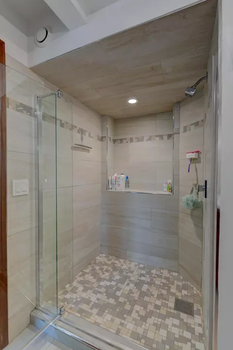 Bath - 1335 35th St, Munster, IN 46321 photo 1 of 3
