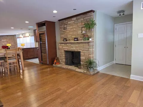 Living - 1335 35th St, Munster, IN 46321 photo 1 of 8
