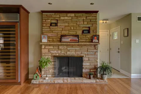 Entry Way - 1335 35th St, Munster, IN 46321 photo 3 of 4