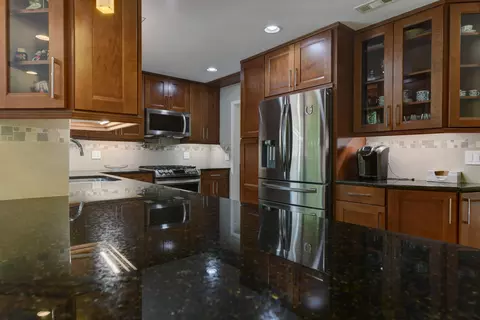 Kitchen - 1335 35th St, Munster, IN 46321 photo 2 of 4