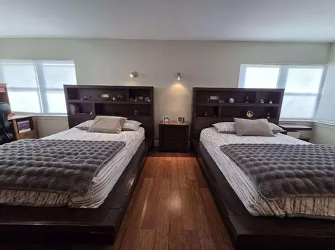 Bedroom - 1335 35th St, Munster, IN 46321 photo 4 of 7