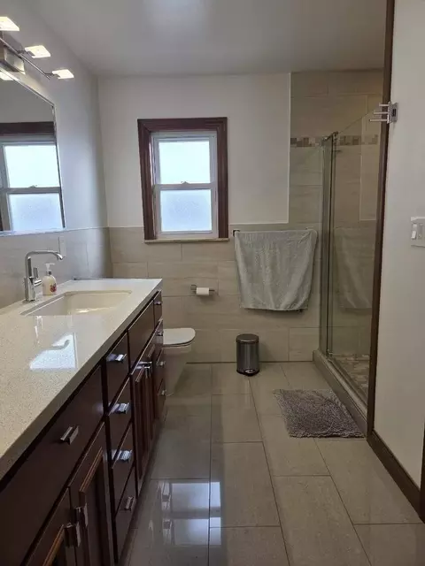 Bath - 1335 35th St, Munster, IN 46321 photo 3 of 3