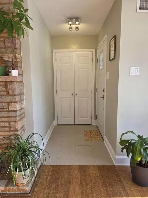 Entry Way - 1335 35th St, Munster, IN 46321 photo 1 of 4