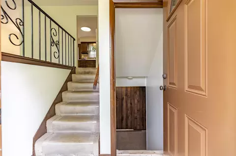 Entry Way - 321 N Ernest St, Griffith, IN 46319 photo 1 of 2