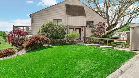 975 Millpond Rd, Valparaiso, IN 46385