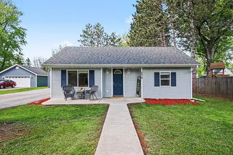 1230 Fleming St, Hobart, IN 46342