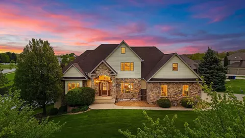 821 Mary Ellen Dr, Crown Point, IN 46307