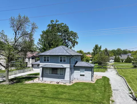 321 E 13th St, Winamac, IN 46996