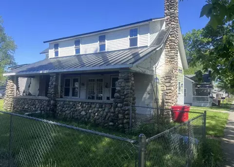 210 N Maple Ave, Argos, IN 46501