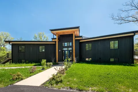 Exterior - 220 Robbins Rd, Valparaiso, IN 46385 photo 4 of 8