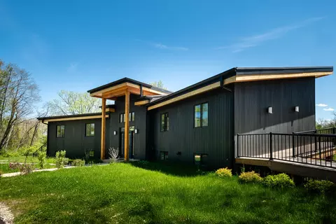 Exterior - 220 Robbins Rd, Valparaiso, IN 46385 photo 6 of 8