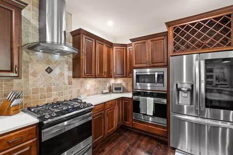 Kitchen - 906 Theresa Dr, Crown Point, IN 46307 photo 5 of 6