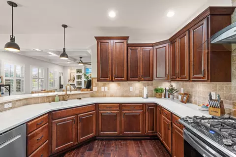 Kitchen - 906 Theresa Dr, Crown Point, IN 46307 photo 4 of 6